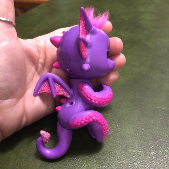 2017 Interactive Fingerling Baby Dragon, Purple w/Pink Glitter, eyes move & Coos - Picture 4 of 8